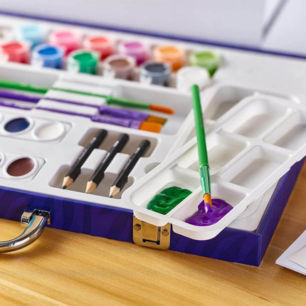 Pomaluj skrzynię i stwórz 65 elementów za pomocą sztalugi Crayola